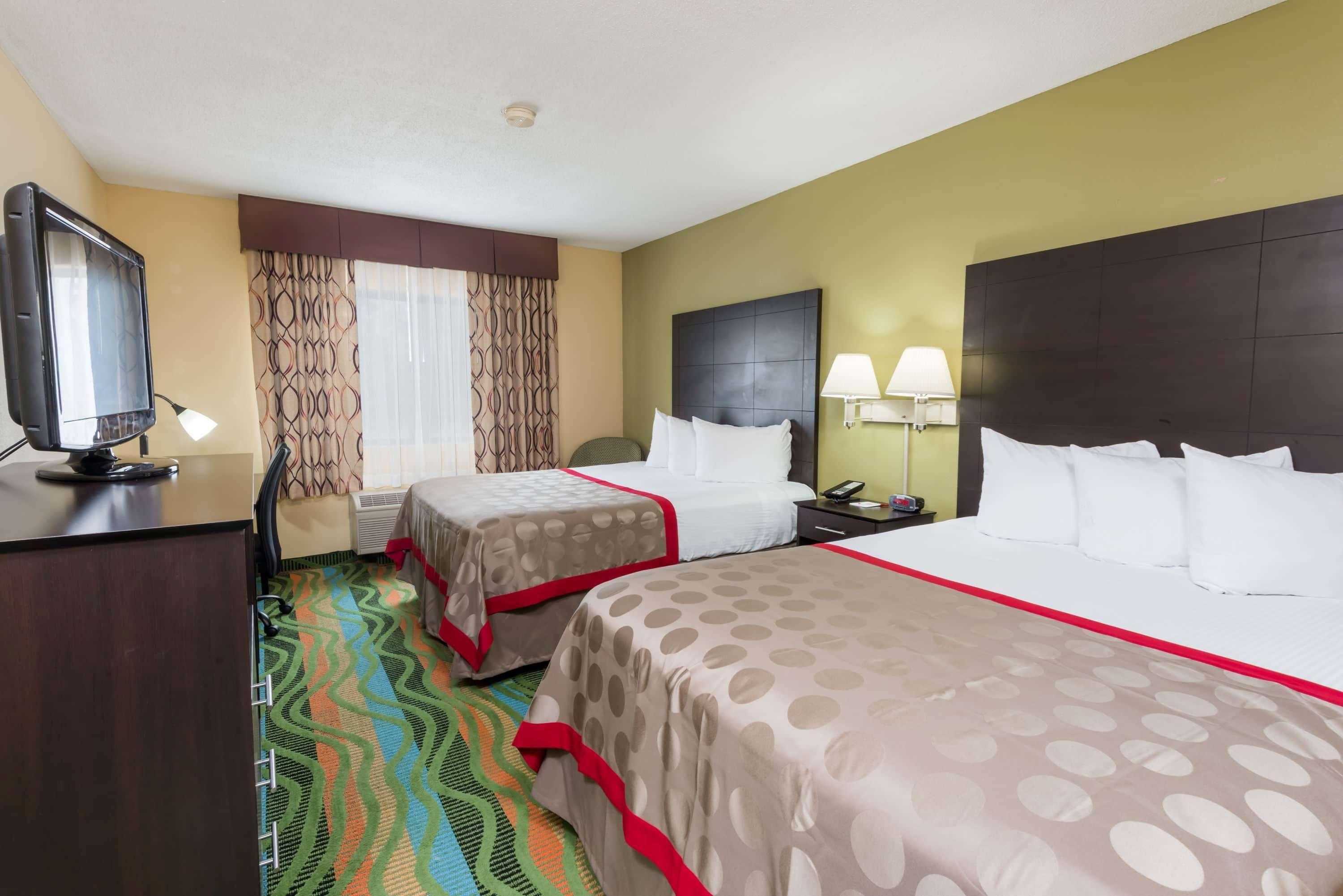 Ramada By Wyndham Vandalia Exterior foto