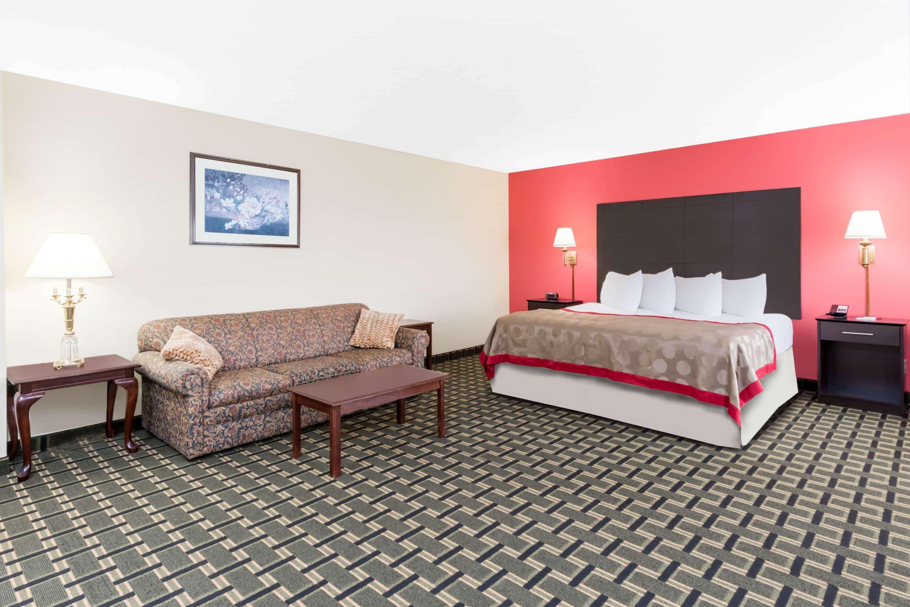Ramada By Wyndham Vandalia Exterior foto