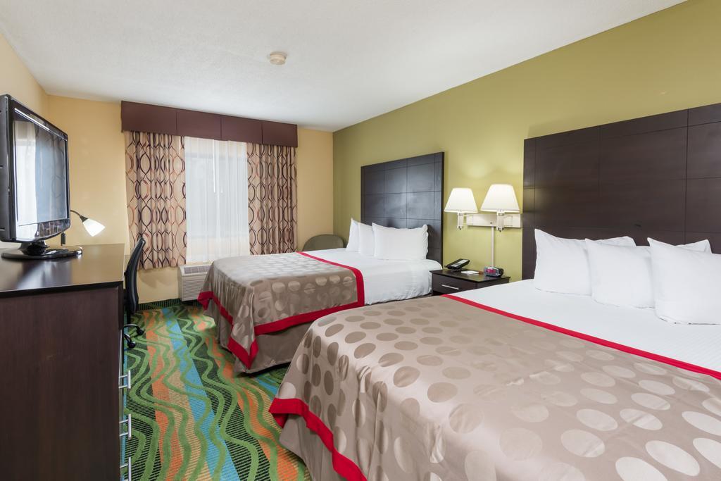 Ramada By Wyndham Vandalia Exterior foto